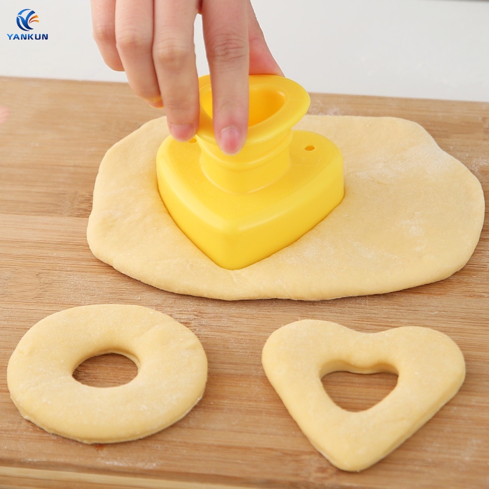 Khuôn Nhựa Làm Bánh Donut Tiện Lợi
