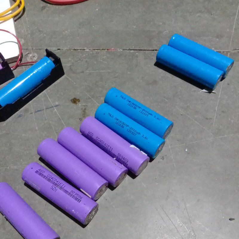 pin tháo khối . cũ. pin 18650 3.7v