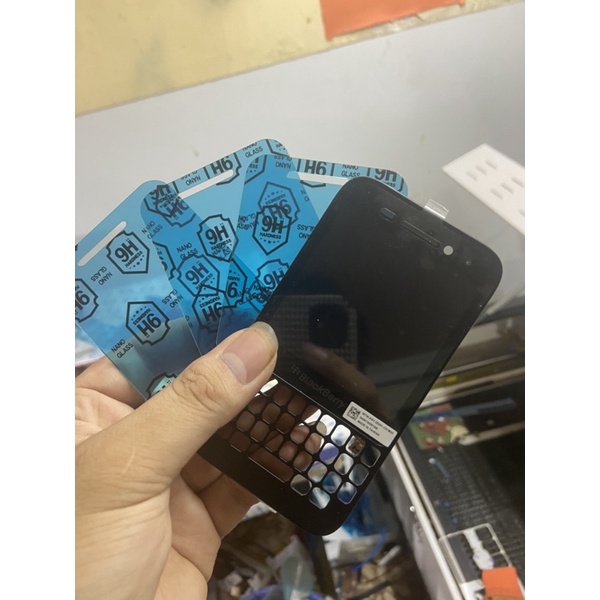 Dán màn hình blackberry Q5