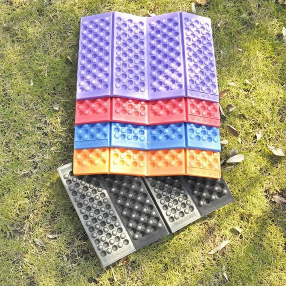 Miếng thảm lót dùng để ngồi khi đi dã ngoại có thể gập lại dễ dàng với tùy chọn 3 màu xanh/cam/xanh lá