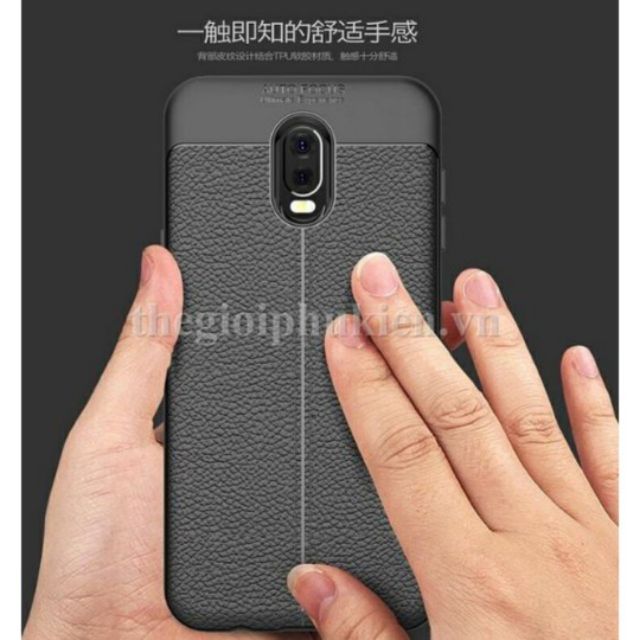 ốp dẻo vân da cho Galaxy J7+/ J7 Plus hiệu Auto focus chống sốc