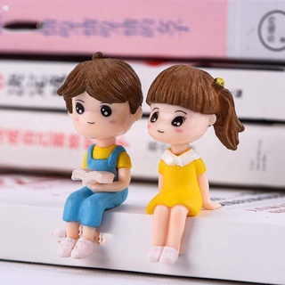 Tiểu cảnh cặp đôi học sinh kèm ghế