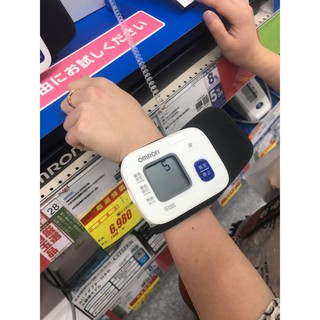 Máy đo huyết áp hem 6162 của Nhật