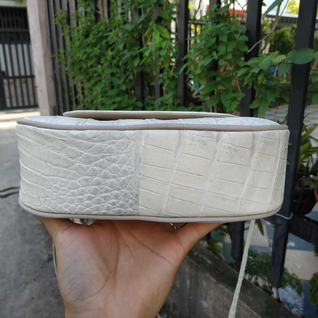 Túi nữ đeo chéo da bụng cá sấu bạch tạng hiếm có!