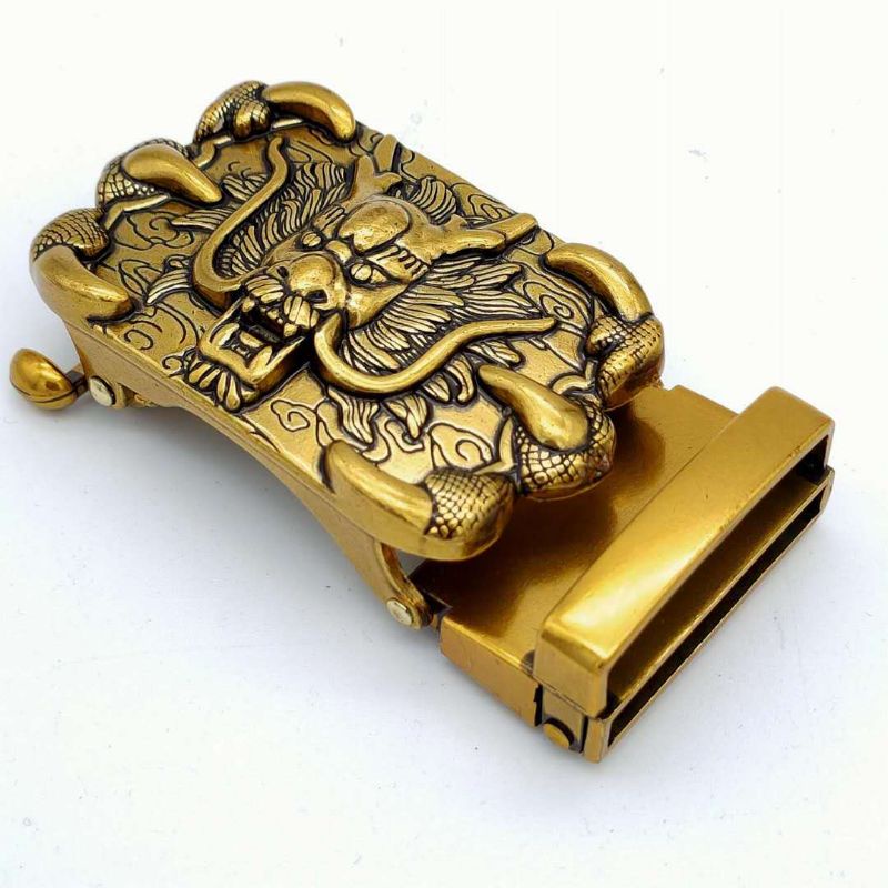 " KHOÁ ĐỒNG ĐÚC "=> Mặt thắt lưng Mãnh Long bằng đồng đúc, khoá tự động