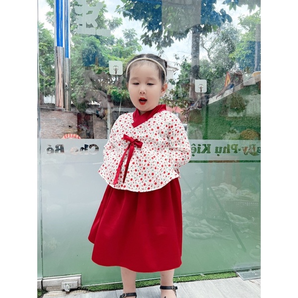 Hanbok đỏ cho bé