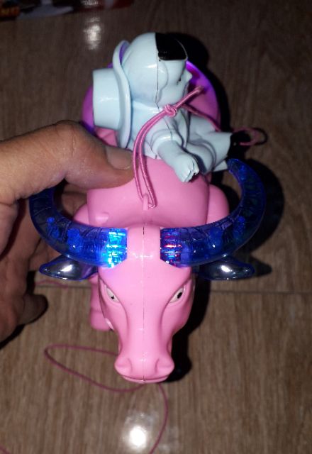 Một mô hình chú bé chăn trâu bằng nhựa có nhạc và đèn Led rất đẹp _tặng kèm pin