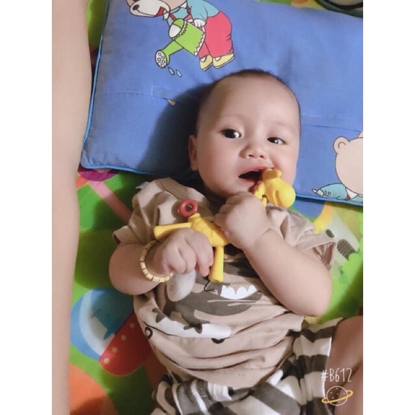 Gặm nướu hươu , chuối an toàn cho bé