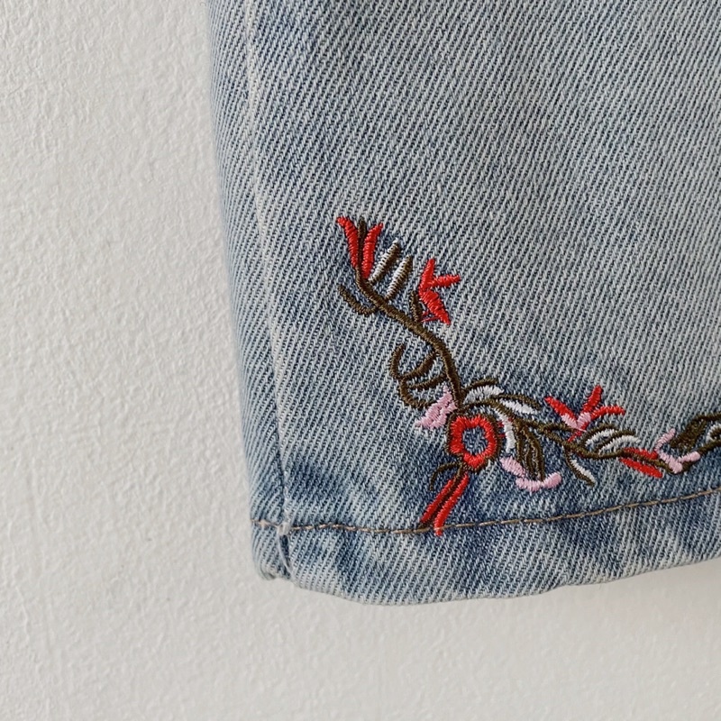 [ẢNH ĐỘC QUYỀN MEGGIECLOSET] Chân váy jean suông thêu hoa | BigBuy360 - bigbuy360.vn