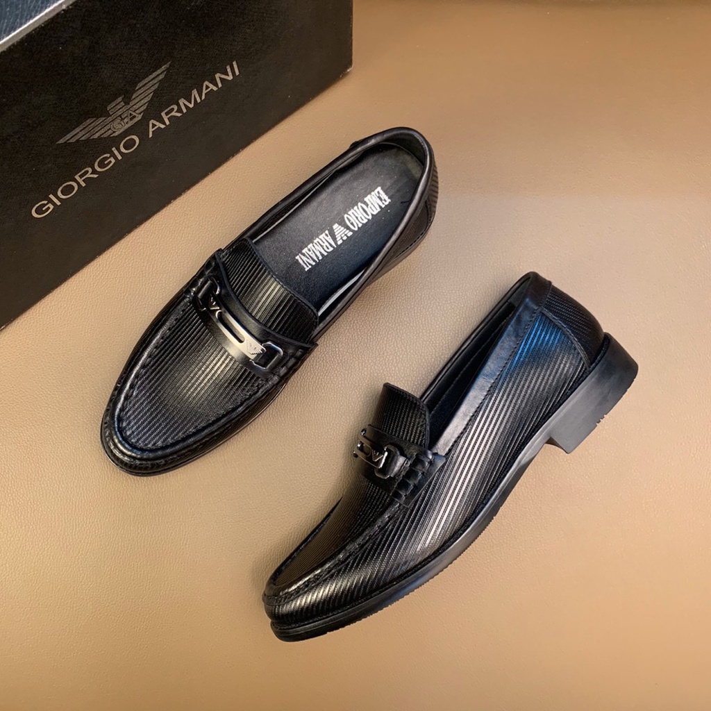 Giày lười nam da thật Armani thiết kế sang trọng và ấn tượng với mặt da thiết kế cao cấp và bắt mắt