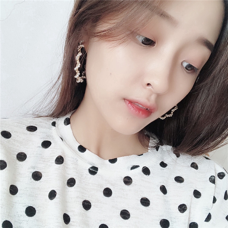 Khuyên tai tròn to đính hạt giả ngọc trai