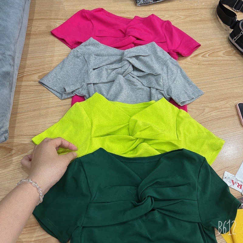 Áo Croptop Nữ Tay Ngắn Xoắn Ngực Chất Thun Gân Ôm Body Cực Sexy Kiểu Dáng Trẻ Trung Mẫu Mới