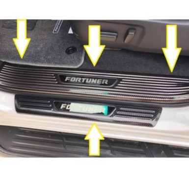 Ốp bậc cửa, nẹp bước chân CARBON xe Fortuner 2017- 2018- 2019- 2020- 2021- 2022, 2023 Vân Cacbon Cao Cấp Nhất