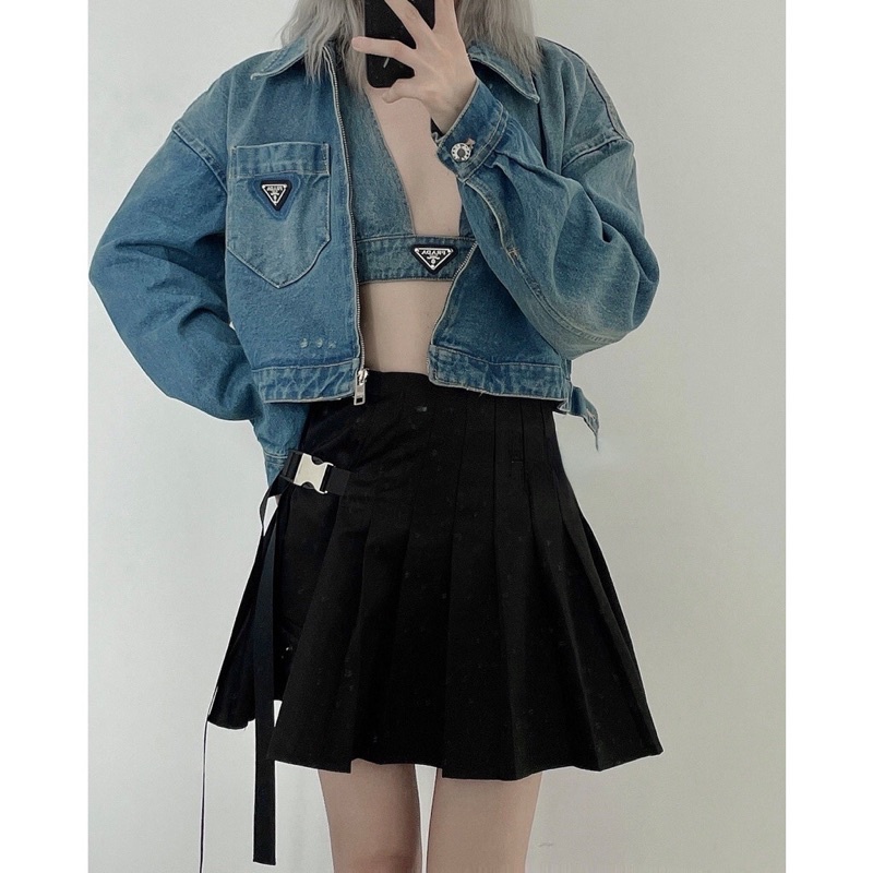 Ghim Cài Áo Tam Giác Đen Prada Thời Trang Sành Điệu