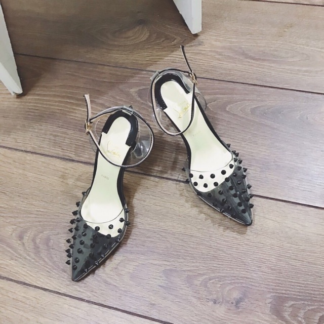 Giày Louboutin mica nạm đinh