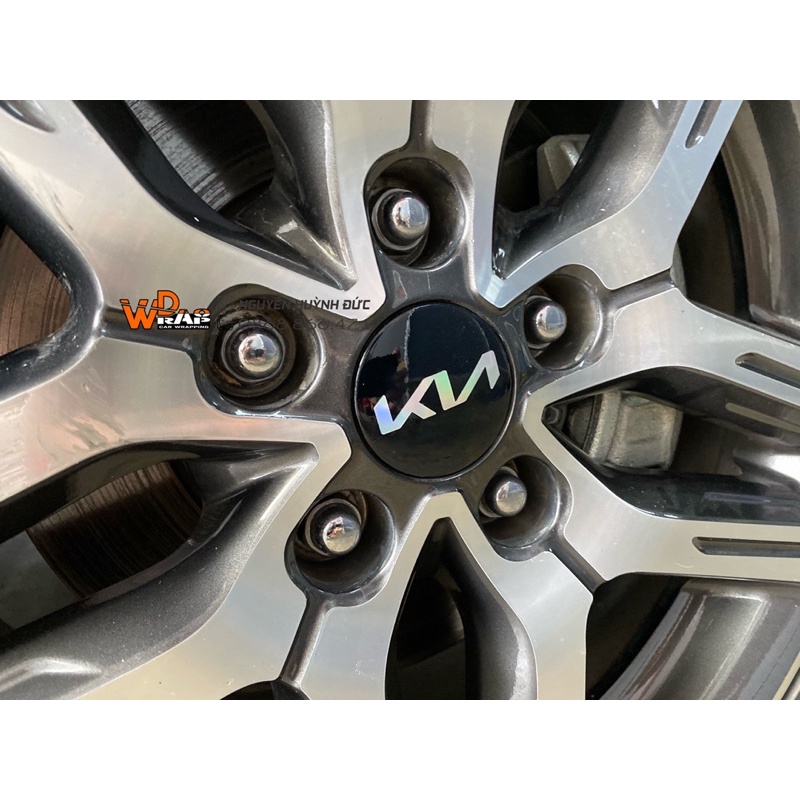 Decal Logo KIA mới dành cho xe từ đời 2016-2021 (7 logo tặng 3 logo dự phòng và 2 miếng dán thử không chữ)