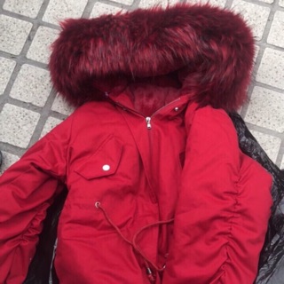 Áo parka đỏ