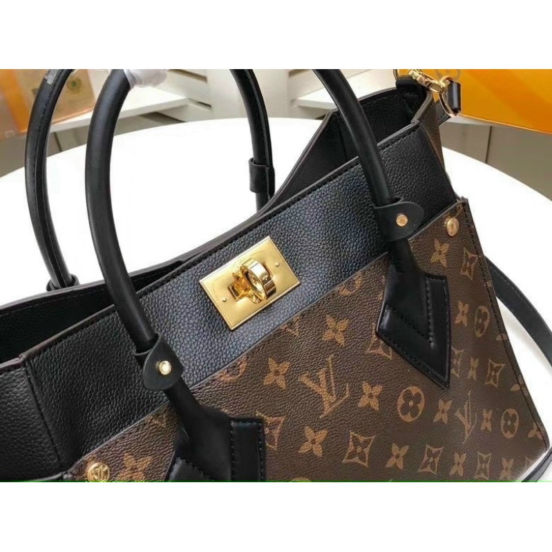 Túi W266-30 LV On my side bản da thật logo nét fullbox nam châm new Collection