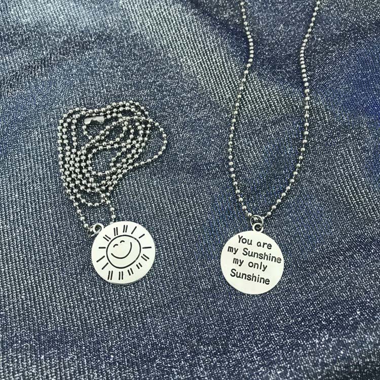 Dây chuyền mặt hình tròn khắc chữ đơn giản phong cách Harajuku