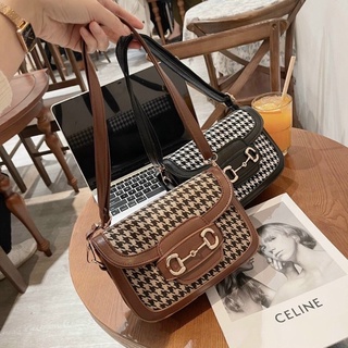 Túi đeo vai,đeo chéo dạ thời trang mới(size 22)