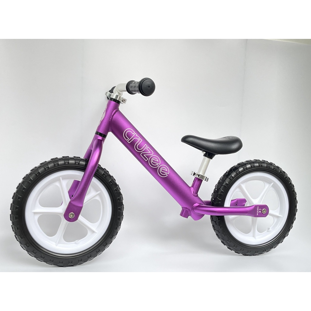 Xe Thăng Bằng Trẻ Em Cruzee 2022 siêu nhẹ 1.9kg