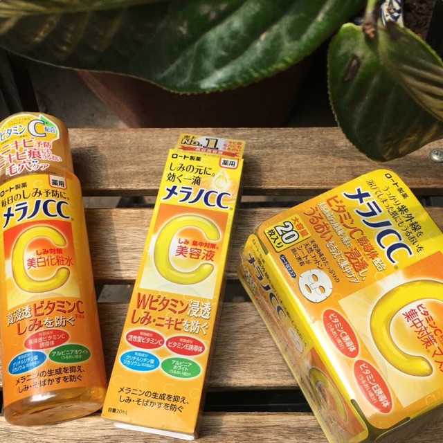 MẶT NẠ TRẮNG DA MELANO CC ( 20 MIẾNG)