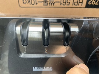 Dụng cụ mài dao ba lớp Lock&Lock CKK112