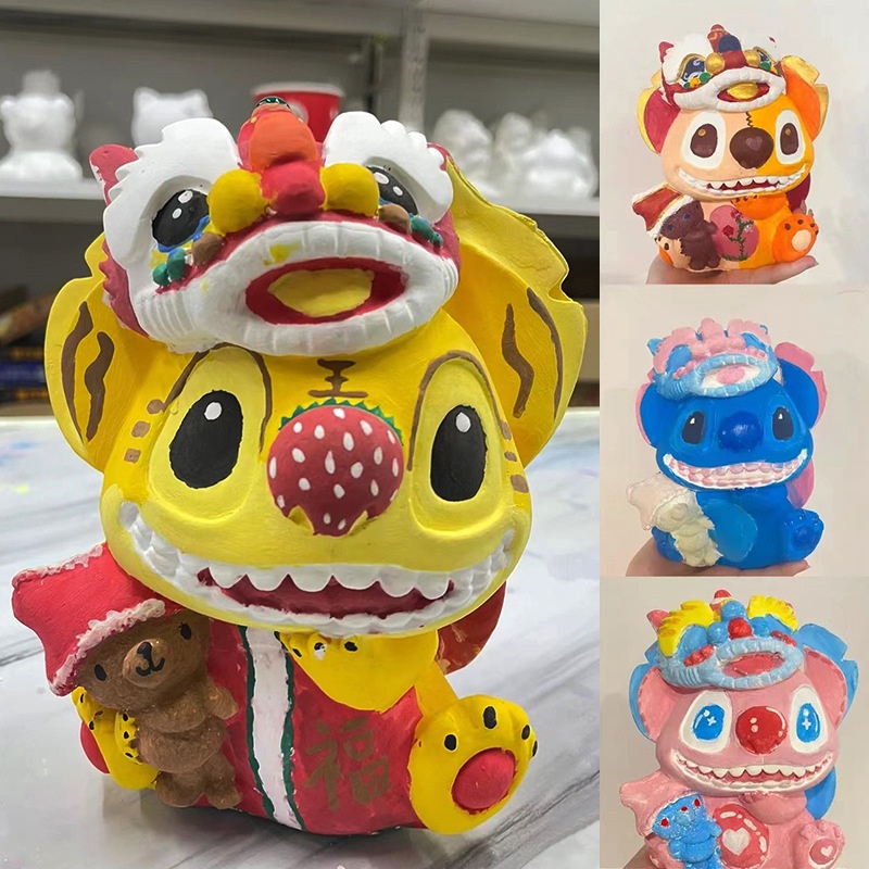 Tượng Stitch mẫu Tết tô màu bằng nhựa Vinyl + có nắp ống heo