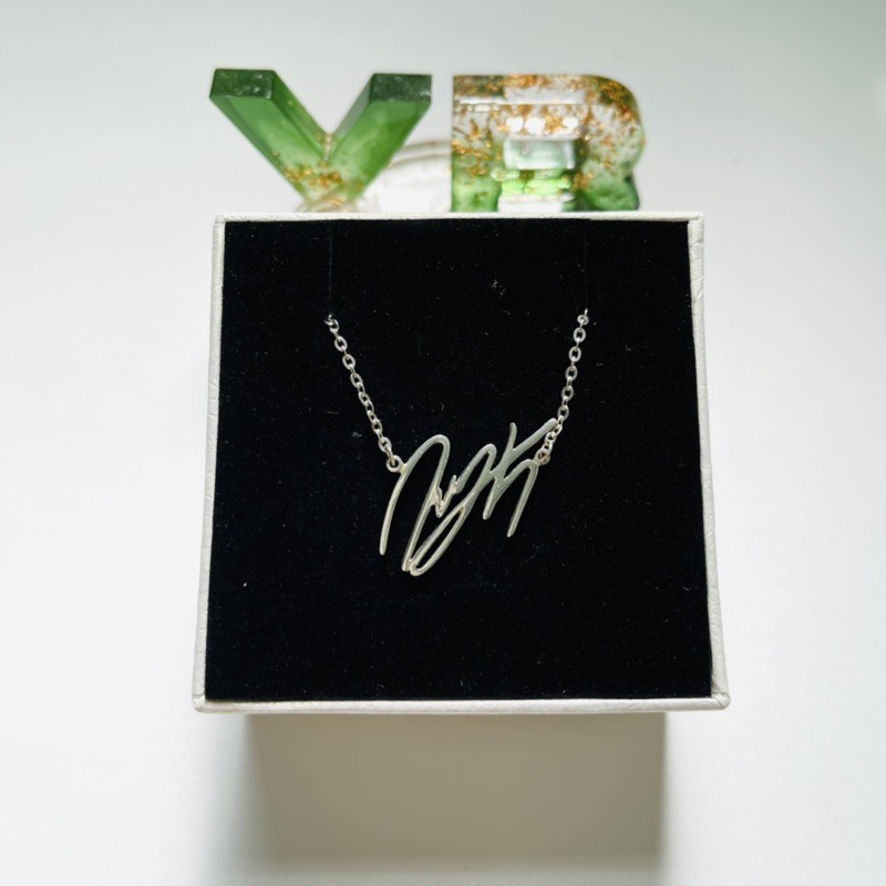 Vòng cổ Bạc cao cấp thiết kế theo chữ ký Vương Nhất Bác siêu xinh.
