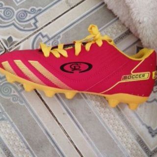 Giầy đá bóng hãng chí phèo sale