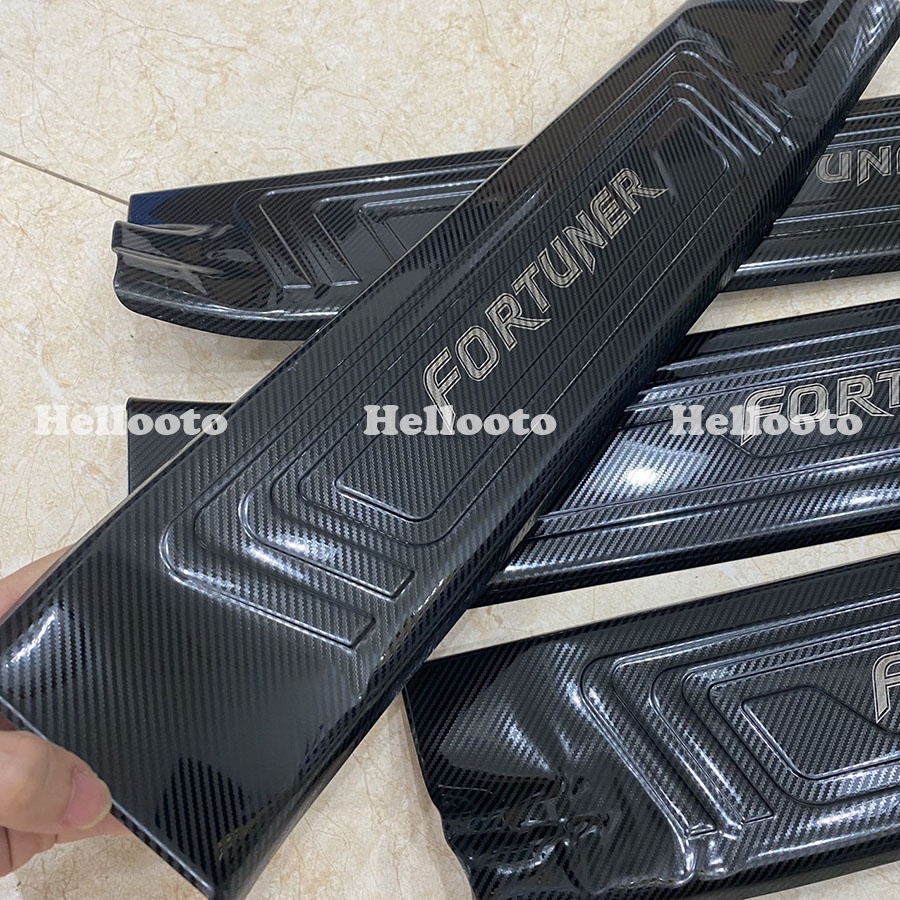 Ốp Bậc Cửa, Nẹp Bước Chân Fortuner 2018 2019 2020 2021 Mẫu Carbon Cao Cấp + tặng keo trợ dính