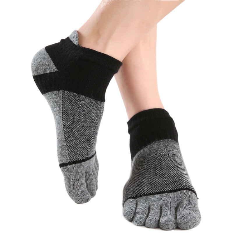 Tất Xỏ Ngón Nam Phối Màu Nhẹ Nhàng Tạo Cảm Giác Thanh Lịch Thoải Mái