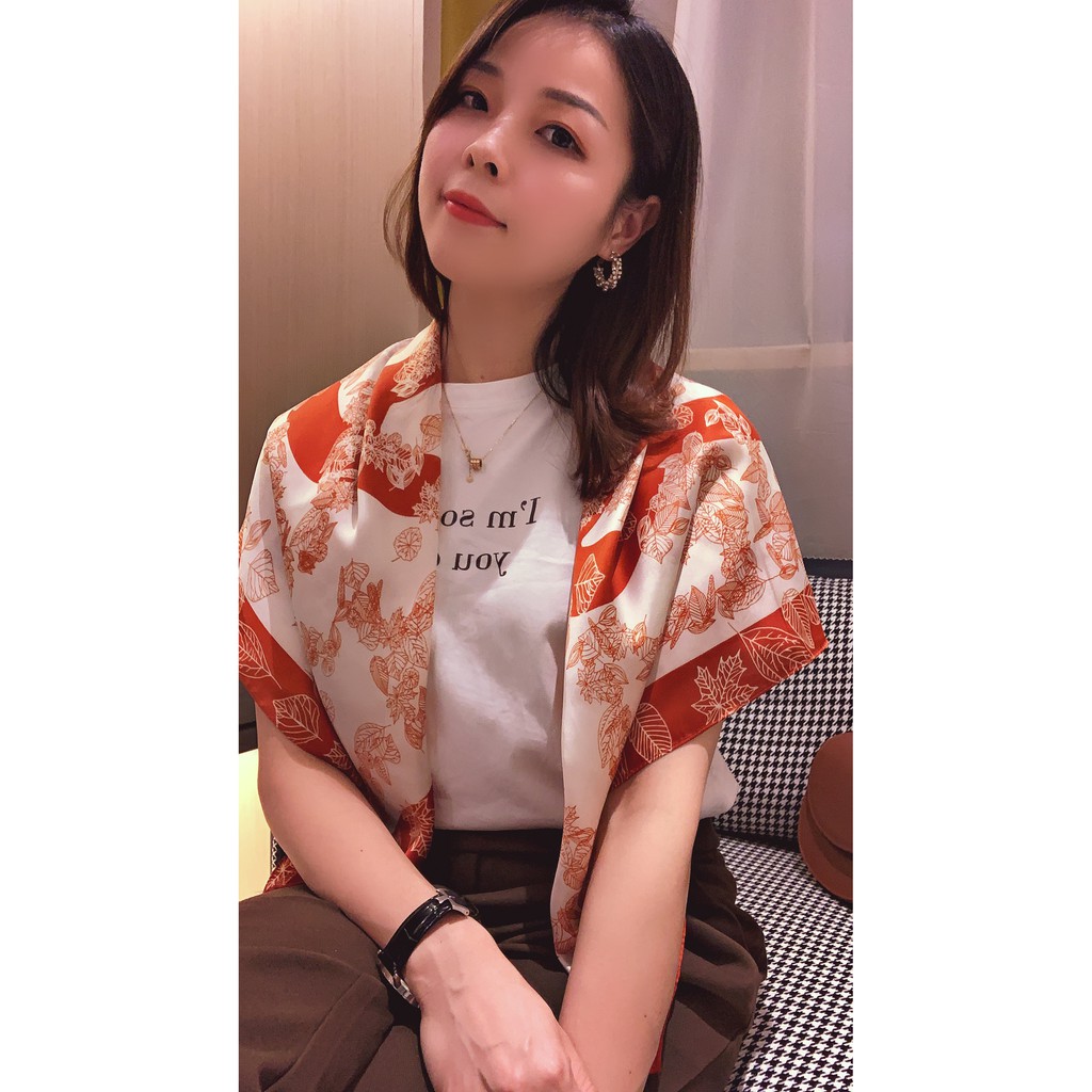 Khăn Choàng Lụa Hình Vuông