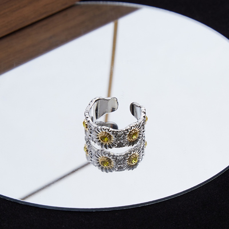 Nhẫn Đôi Họa Tiết Hoa Cúc Nhỏ Đính Kim Cương Thời Trang Cao Cấp