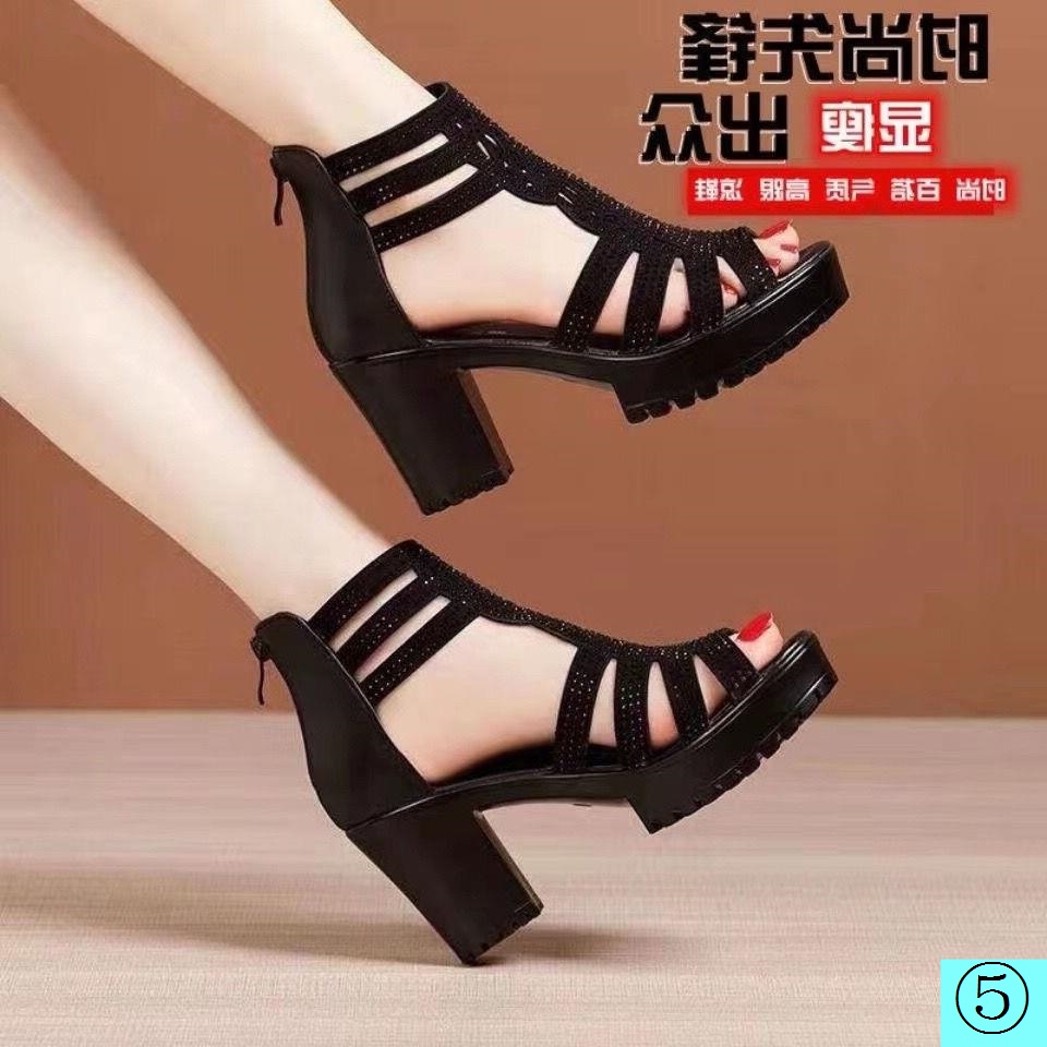 Giày Sandal Đế Dày Mềm Hở Ngón Đính Đá Thời Trang Cho Nữ Trung Niên 2022