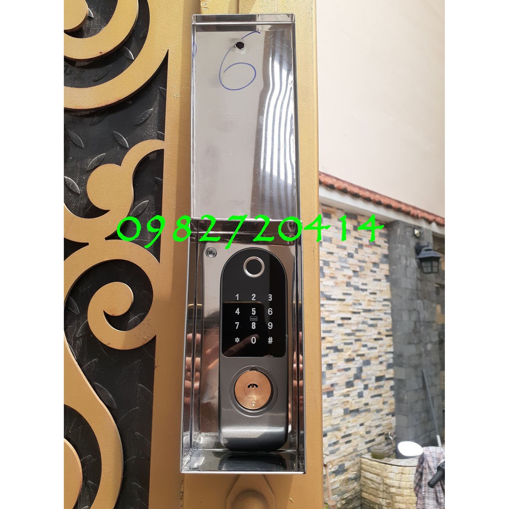 Hộp inox che mưa khóa cổng