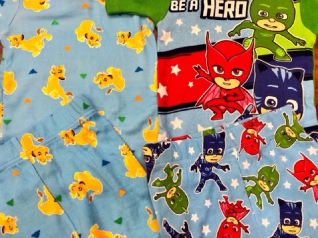 Bộ quần áo Disney cộc tay hoạ tiết đáng yêu cho bé , chất thun co giãn tốt thấm hút mồ hôi