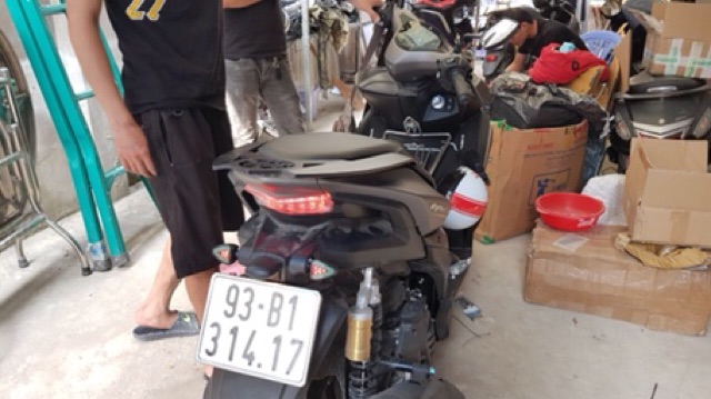 Tay dắt logo Yamaha bằng thép 6 li bản ngắn Trung gắn NVX V1 Không Gân chịu lực