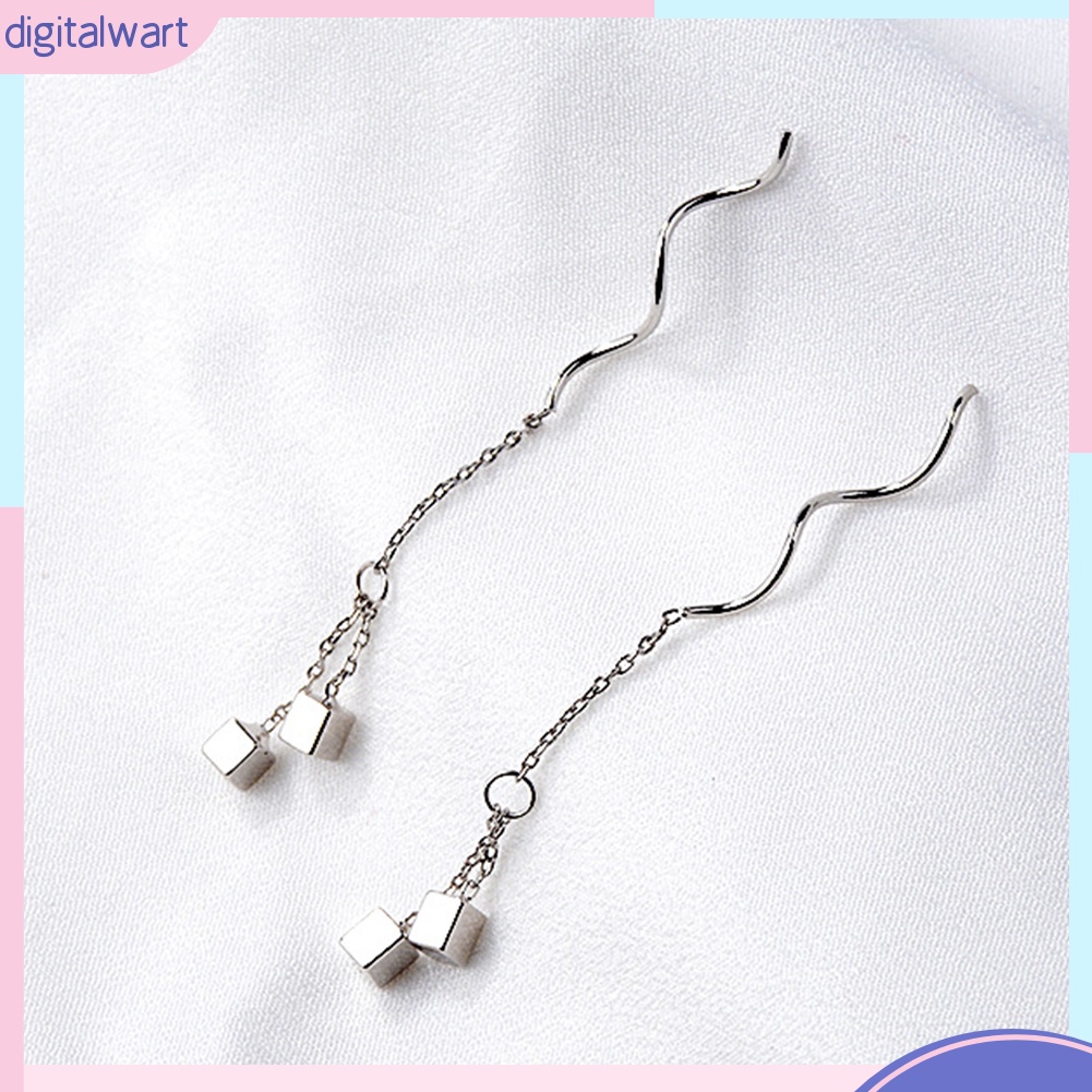 Khuyên tai dáng dài tua rua thời trang dành cho bạn nữ