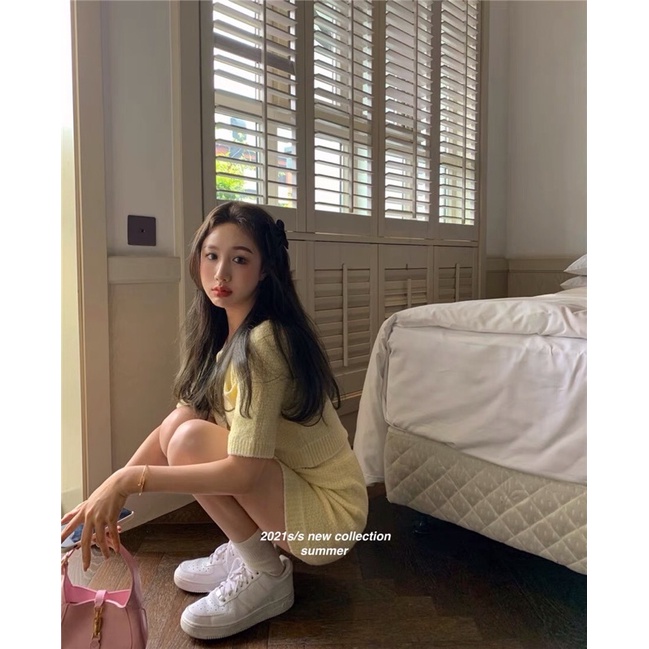 Set áo cardigan chân váy len màu vàng nhạt