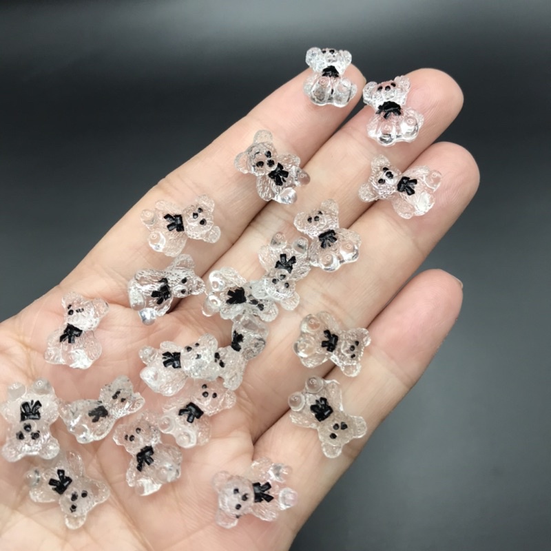 Charm gấu nhựa trong trang trí móng
