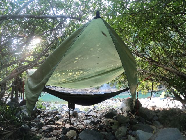 Tấm tăng (tarp) che mưa nắng dùng đi camping