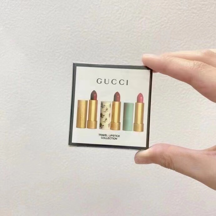 Son Môi Dưỡng Ẩm Màu Lì Vỏ Vàng Hiệu Gucci 25#02 Bộ Hộp Quà Tặng 1.3g