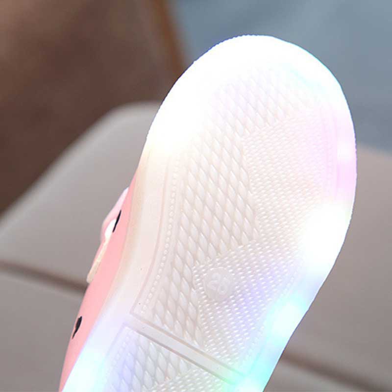 Đôi giày PU hoạ tiết chuột Mickey với đế gắn đèn LED xinh xắn cho bé