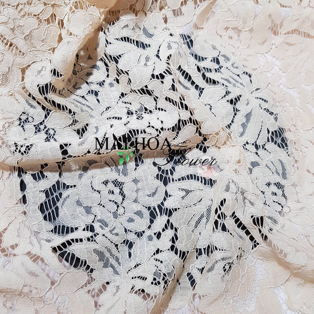 Vải ren màu kem nhạt dùng làm vải may váy áo, ren hai chân có co giãn 150x150cm, Maihoaflower