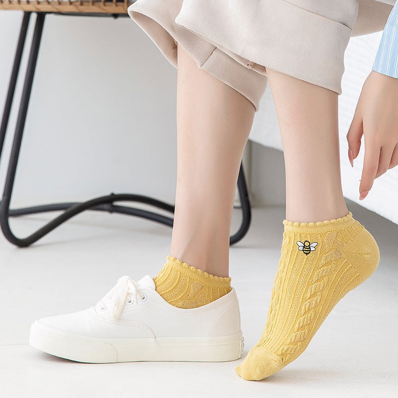 Tất vớ nữ cổ ngắn mang boot, thể thao thêu Ong TAT52