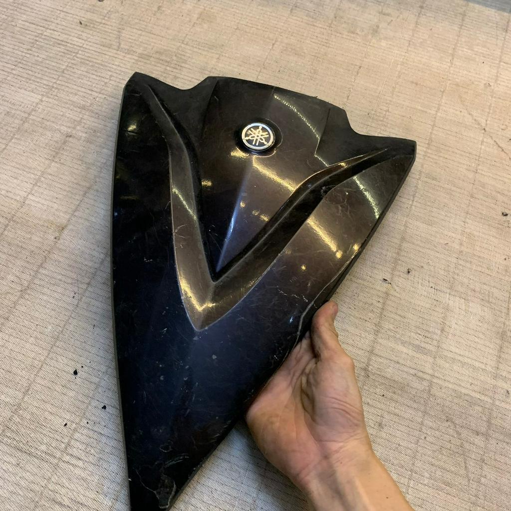 Ốp nhựa vỏ trước đầu yamaha luvias 125 xăng cơ 2011