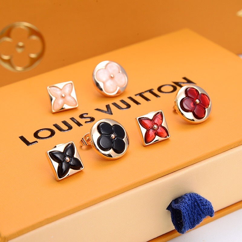 Khuyên Tai Đinh Tán Họa Tiết Chữ Louis Vuitton Thanh Lịch Dễ Thương Tinh Tế Thời Trang