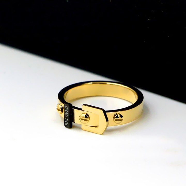 nhẫn titan cao cấp hình dây nịt màu vàng siêu độc - tặng hộp đựng xinh xắn