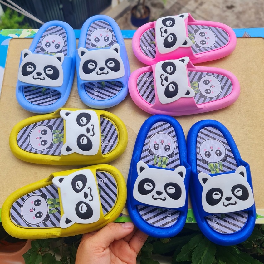 Dép bánh mì cho bé trai bé gái hình gấu trúc dễ thương cao su siêu mềm